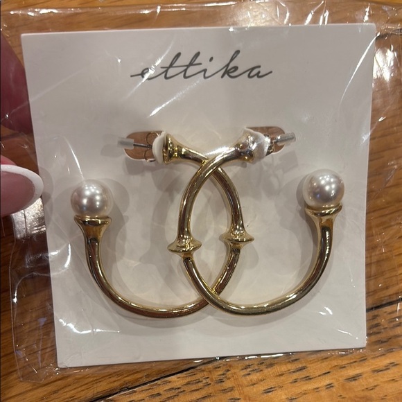 ettika Accessories - Ettika NWT earrings